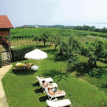 Weinberghof 3*