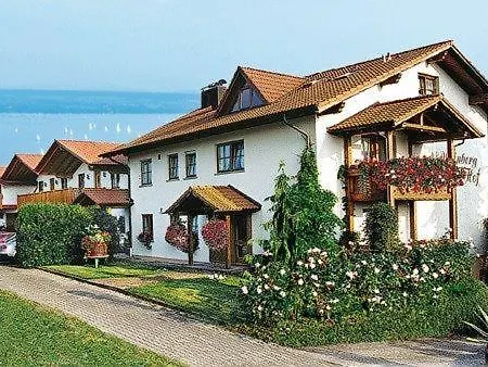 Weinberghof בית הארחה